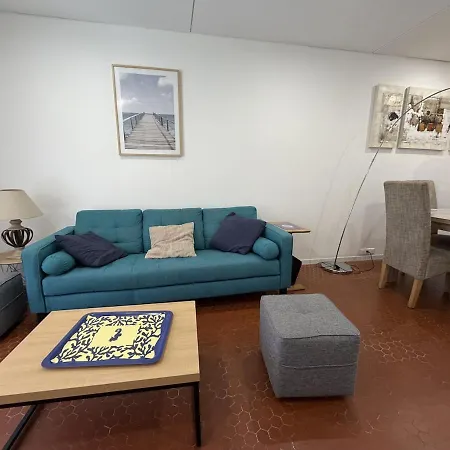 Au Het-club De Avec Piscine Et Tennis Lacanau